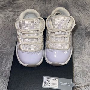 JORDAN 11 LOW PURE VIOLET